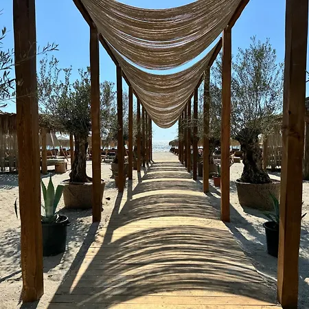 Heaven Infinity Sunset Pool & *