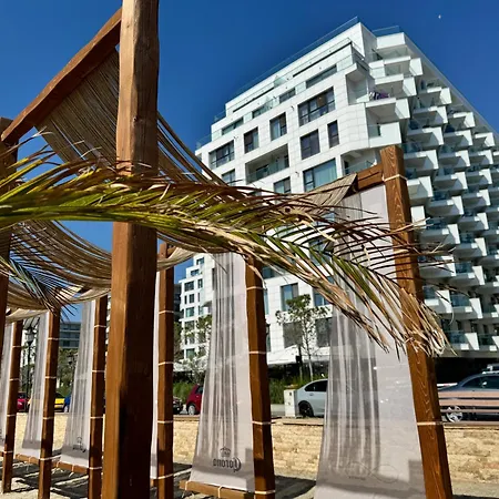 Heaven Infinity Sunset Pool & Navodari