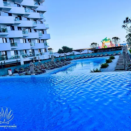 Heaven Infinity Sunset Pool & * Năvodari