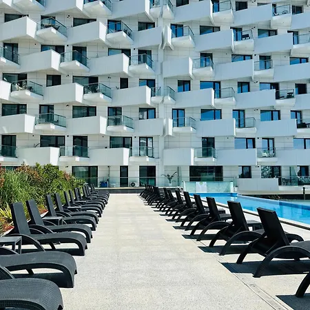 Heaven Infinity Sunset Pool & Апартаменты Нэводари