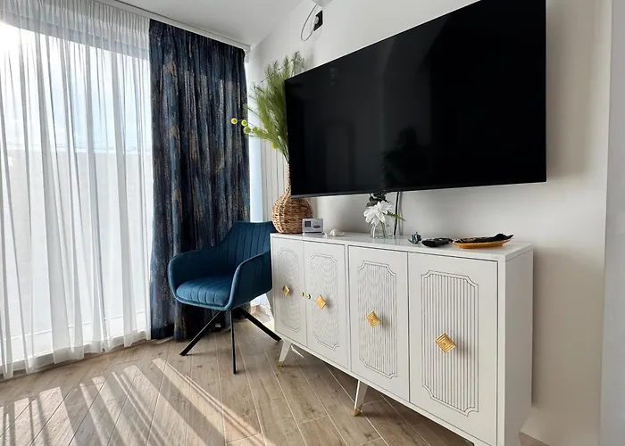 Heaven Infinity Sunset Pool &