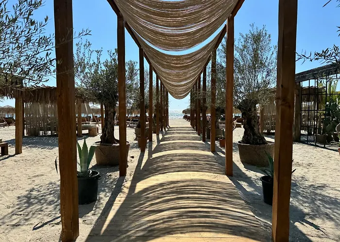 Heaven Infinity Sunset Pool & *