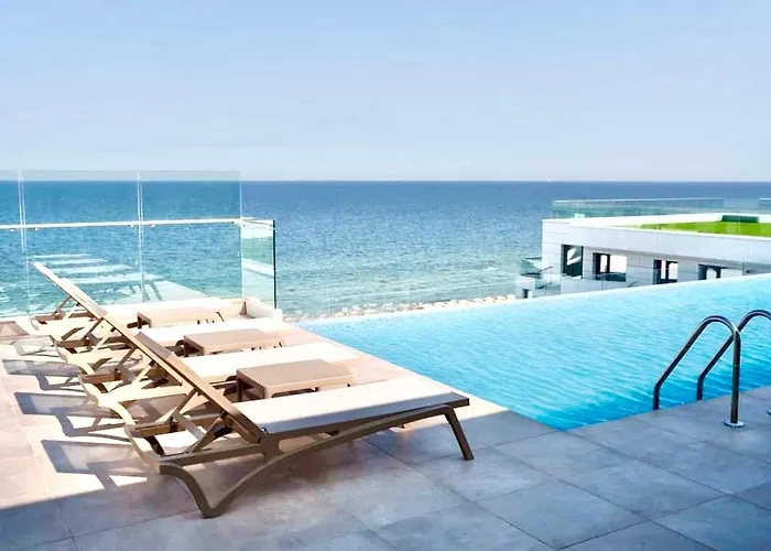 Heaven Infinity Sunset Pool & Appartement Năvodari