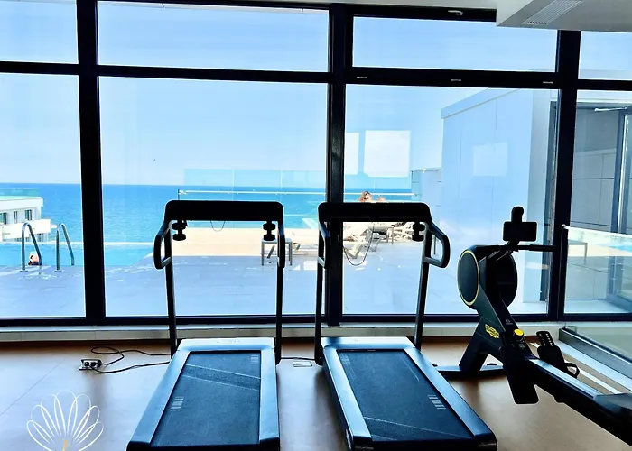 Heaven Infinity Sunset Pool & *