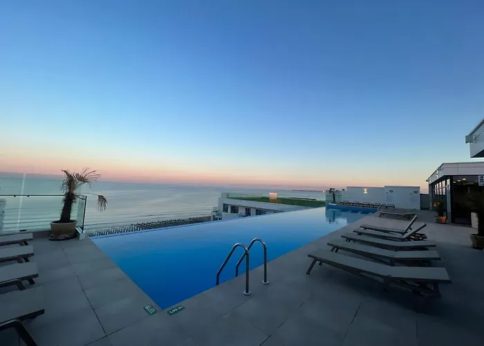 Heaven Infinity Sunset Pool & Năvodari